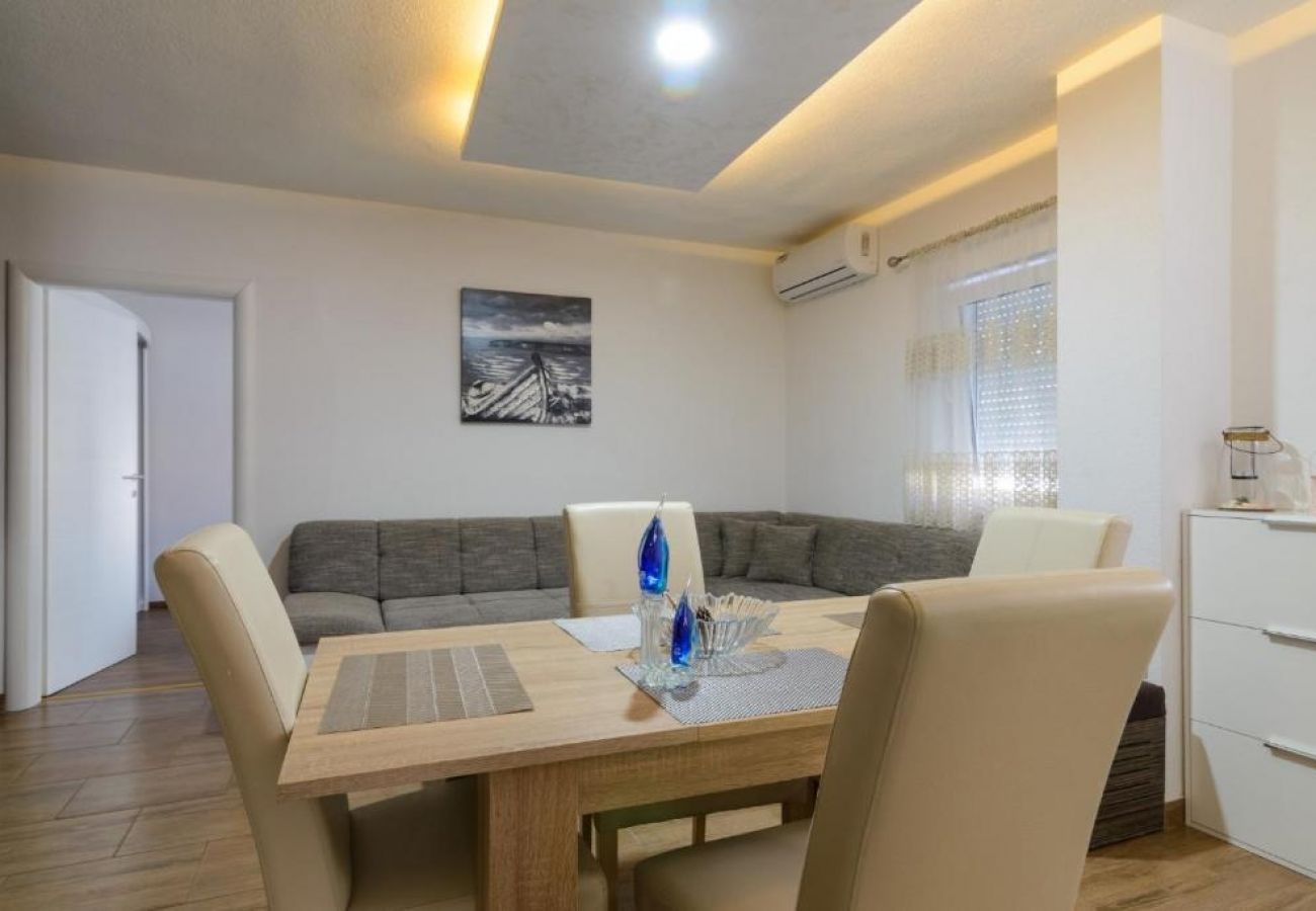 Apartamento en Okrug Gornji - Apartamento en Okrug Gornji con Seaview, Terraza, Acondicionador, WIFI (5134-1)