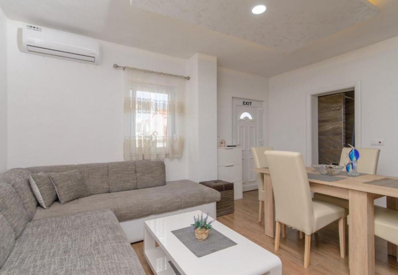 Apartamento en Okrug Gornji - Apartamento en Okrug Gornji con Seaview, Terraza, Acondicionador, WIFI (5134-1)