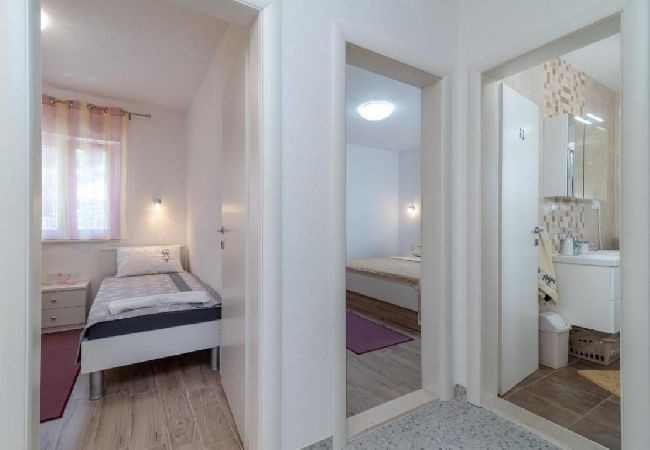 Apartamento en Mastrinka - Apartamento en Mastrinka con Seaview, Terraza, Acondicionador, WIFI (5159-3) Apartamento en Mastrinka - Apartamento en Mastrinka con Seaview, Terraza, Acondicionador, WIFI (5159-3)