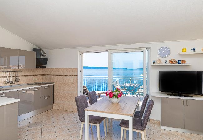 Apartamento en Okrug Gornji - Apartamento en Okrug Gornji con Seaview, Terraza, Acondicionador, WIFI (5160-3) Apartamento en Okrug Gornji - Apartamento en Okrug Gornji con Seaview, Terraza, Acondicionador, WIFI (5160-3)