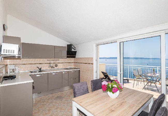 Apartamento en Okrug Gornji - Apartamento en Okrug Gornji con Seaview, Terraza, Acondicionador, WIFI (5160-3) Apartamento en Okrug Gornji - Apartamento en Okrug Gornji con Seaview, Terraza, Acondicionador, WIFI (5160-3)