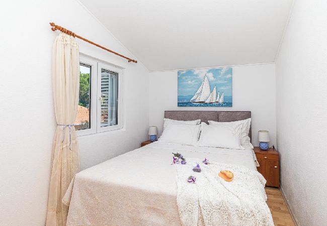 Apartamento en Okrug Gornji - Apartamento en Okrug Gornji con Seaview, Terraza, Acondicionador, WIFI (5160-3) Apartamento en Okrug Gornji - Apartamento en Okrug Gornji con Seaview, Terraza, Acondicionador, WIFI (5160-3)