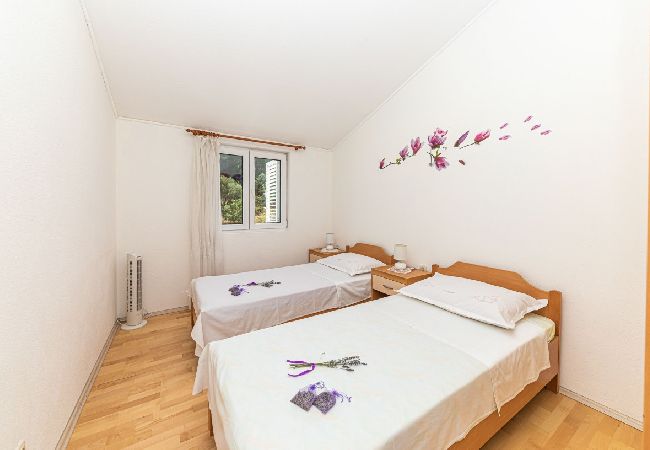 Apartamento en Okrug Gornji - Apartamento en Okrug Gornji con Seaview, Terraza, Acondicionador, WIFI (5160-3) Apartamento en Okrug Gornji - Apartamento en Okrug Gornji con Seaview, Terraza, Acondicionador, WIFI (5160-3)