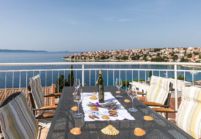 Apartamento en Okrug Gornji - Apartamento en Okrug Gornji con Seaview, Terraza, Acondicionador, WIFI (5160-3) Apartamento en Okrug Gornji - Apartamento en Okrug Gornji con Seaview, Terraza, Acondicionador, WIFI (5160-3)
