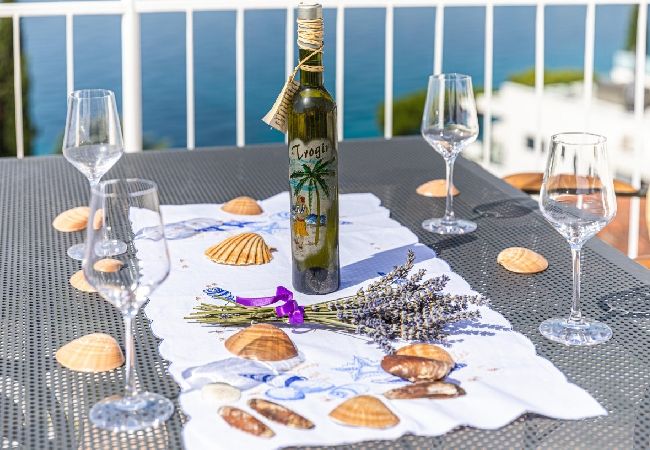 Apartamento en Okrug Gornji - Apartamento en Okrug Gornji con Seaview, Terraza, Acondicionador, WIFI (5160-3) Apartamento en Okrug Gornji - Apartamento en Okrug Gornji con Seaview, Terraza, Acondicionador, WIFI (5160-3)