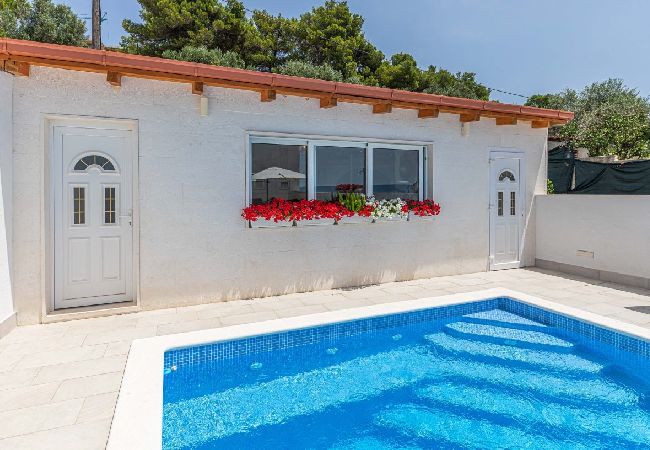 Apartamento en Okrug Gornji - Apartamento en Okrug Gornji con Seaview, Terraza, Acondicionador, WIFI (5160-3) Apartamento en Okrug Gornji - Apartamento en Okrug Gornji con Seaview, Terraza, Acondicionador, WIFI (5160-3)