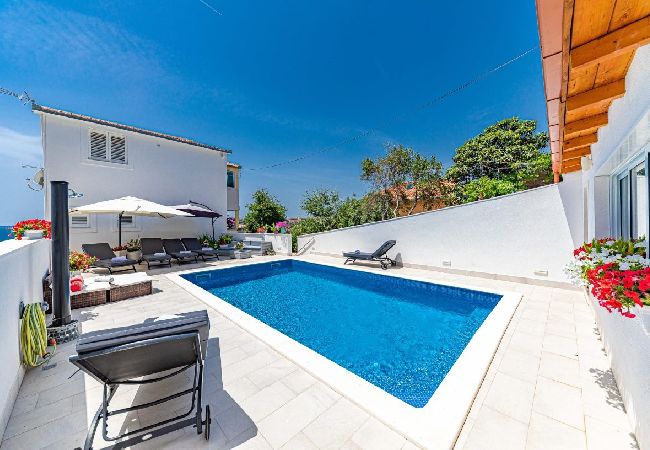 Apartamento en Okrug Gornji - Apartamento en Okrug Gornji con Seaview, Terraza, Acondicionador, WIFI (5160-3) Apartamento en Okrug Gornji - Apartamento en Okrug Gornji con Seaview, Terraza, Acondicionador, WIFI (5160-3)