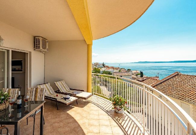 Apartamento en Okrug Gornji - Apartamento en Okrug Gornji con Seaview, Terraza, Acondicionador, WIFI (5160-2) Apartamento en Okrug Gornji - Apartamento en Okrug Gornji con Seaview, Terraza, Acondicionador, WIFI (5160-2)