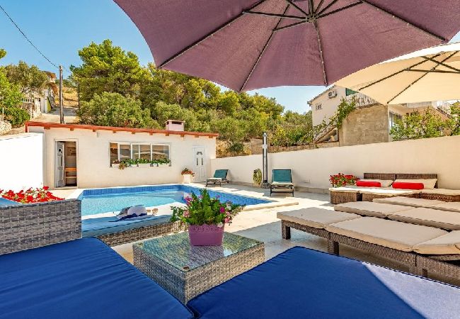 Apartamento en Okrug Gornji - Apartamento en Okrug Gornji con Seaview, Terraza, Acondicionador, WIFI (5160-2) Apartamento en Okrug Gornji - Apartamento en Okrug Gornji con Seaview, Terraza, Acondicionador, WIFI (5160-2)