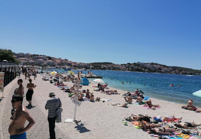 Apartamento en Okrug Gornji - Apartamento en Okrug Gornji con Seaview, Terraza, Acondicionador, WIFI (5160-2) Apartamento en Okrug Gornji - Apartamento en Okrug Gornji con Seaview, Terraza, Acondicionador, WIFI (5160-2)