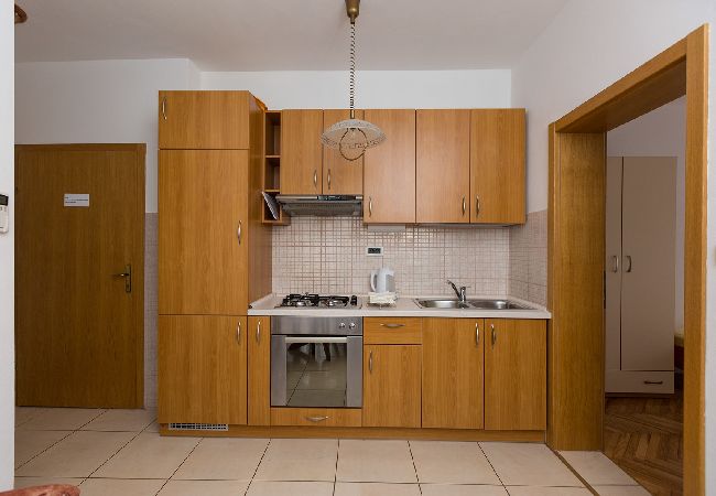 Apartamento en Okrug Donji - Apartamento en Okrug Donji con Seaview, Balcón, Acondicionador, WIFI (5166-3) Apartamento en Okrug Donji - Apartamento en Okrug Donji con Seaview, Balcón, Acondicionador, WIFI (5166-3)