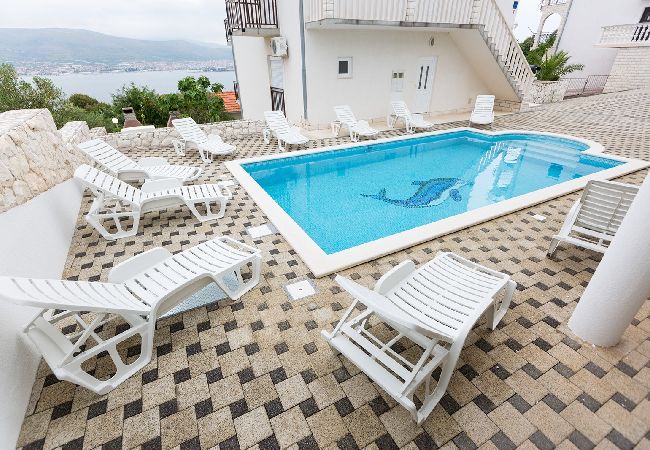 Apartamento en Okrug Donji - Apartamento en Okrug Donji con Seaview, Balcón, Acondicionador, WIFI (5166-3) Apartamento en Okrug Donji - Apartamento en Okrug Donji con Seaview, Balcón, Acondicionador, WIFI (5166-3)