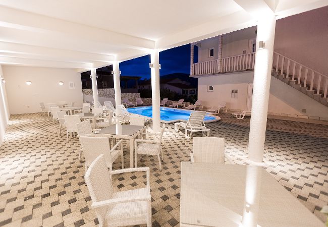 Apartamento en Okrug Donji - Apartamento en Okrug Donji con Seaview, Balcón, Acondicionador, WIFI (5166-3) Apartamento en Okrug Donji - Apartamento en Okrug Donji con Seaview, Balcón, Acondicionador, WIFI (5166-3)