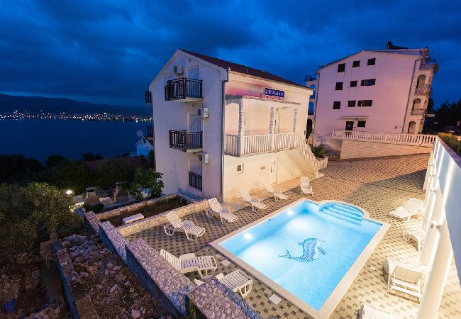 Apartamento en Okrug Donji - Apartamento en Okrug Donji con Seaview, Balcón, Acondicionador, WIFI (5166-3) Apartamento en Okrug Donji - Apartamento en Okrug Donji con Seaview, Balcón, Acondicionador, WIFI (5166-3)