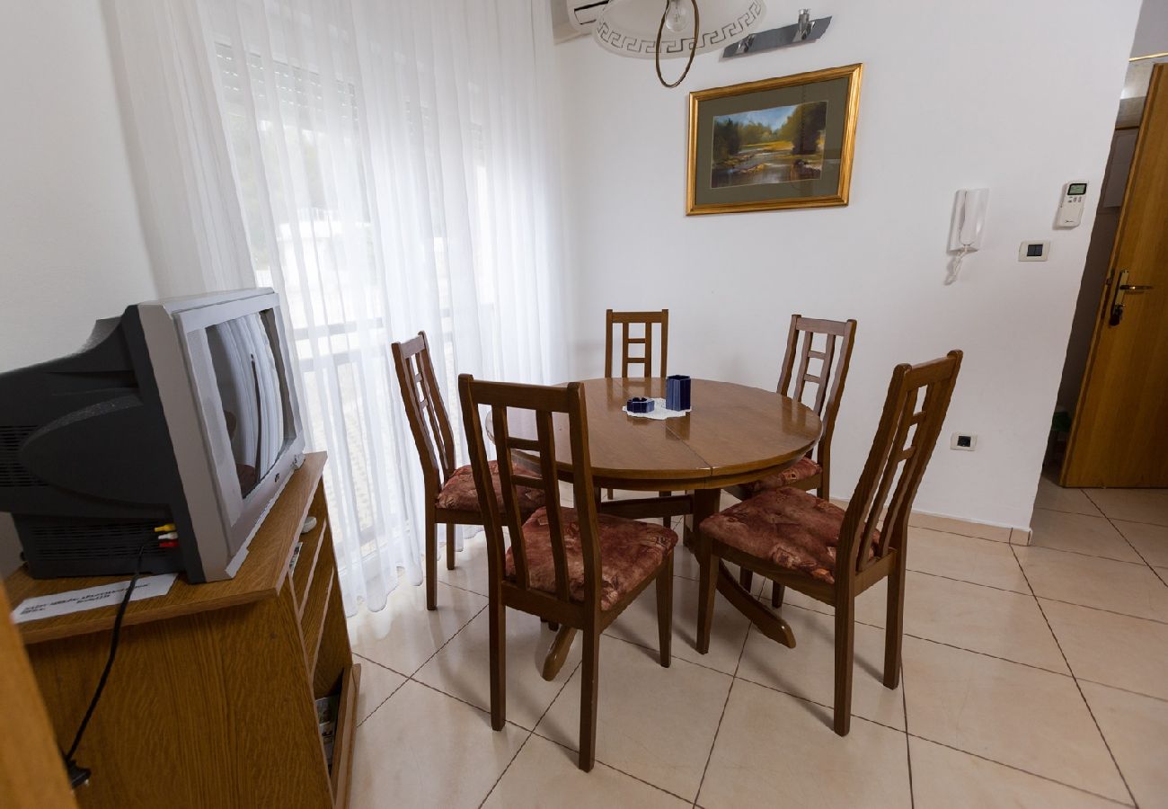 Apartamento en Okrug Donji - Apartamento en Okrug Donji con Seaview, Balcón, Acondicionador, WIFI (5166-3)