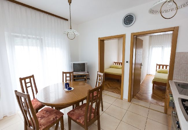 Apartamento en Okrug Donji - Apartamento en Okrug Donji con Seaview, Balcón, Acondicionador, WIFI (5166-4) Apartamento en Okrug Donji - Apartamento en Okrug Donji con Seaview, Balcón, Acondicionador, WIFI (5166-4)