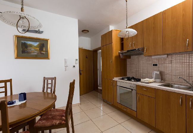 Apartamento en Okrug Donji - Apartamento en Okrug Donji con Seaview, Balcón, Acondicionador, WIFI (5166-4) Apartamento en Okrug Donji - Apartamento en Okrug Donji con Seaview, Balcón, Acondicionador, WIFI (5166-4)