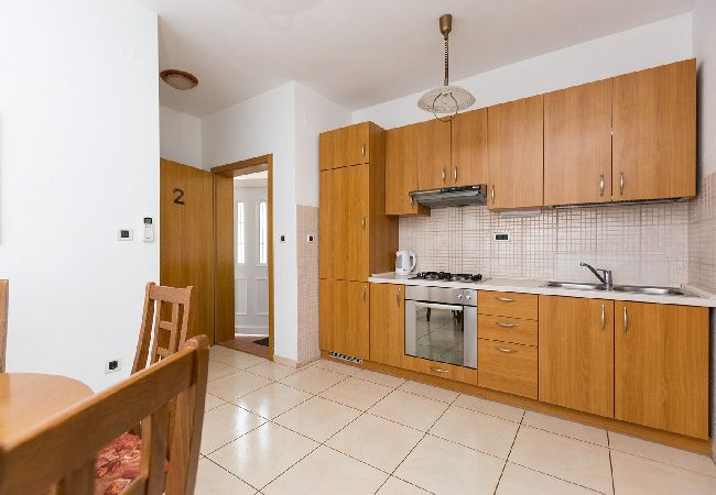 Apartamento en Okrug Donji - Apartamento en Okrug Donji con Seaview, Balcón, Acondicionador, WIFI (5166-4) Apartamento en Okrug Donji - Apartamento en Okrug Donji con Seaview, Balcón, Acondicionador, WIFI (5166-4)