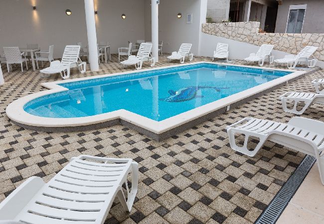 Apartamento en Okrug Donji - Apartamento en Okrug Donji con Seaview, Balcón, Acondicionador, WIFI (5166-4) Apartamento en Okrug Donji - Apartamento en Okrug Donji con Seaview, Balcón, Acondicionador, WIFI (5166-4)