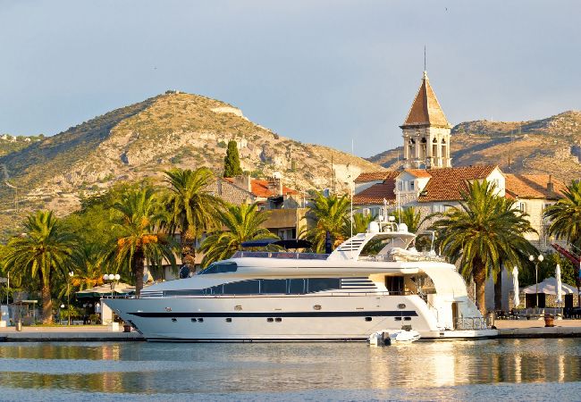 Apartamento en Okrug Donji - Apartamento en Okrug Donji con Seaview, Balcón, Acondicionador, WIFI (5166-4) Apartamento en Okrug Donji - Apartamento en Okrug Donji con Seaview, Balcón, Acondicionador, WIFI (5166-4)