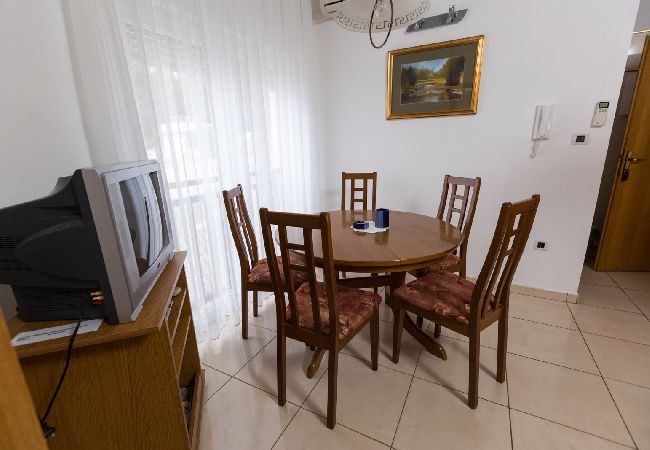 Apartamento en Okrug Donji - Apartamento en Okrug Donji con Seaview, Balcón, Acondicionador, WIFI (5166-1) Apartamento en Okrug Donji - Apartamento en Okrug Donji con Seaview, Balcón, Acondicionador, WIFI (5166-1)