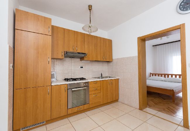 Apartamento en Okrug Donji - Apartamento en Okrug Donji con Seaview, Balcón, Acondicionador, WIFI (5166-1) Apartamento en Okrug Donji - Apartamento en Okrug Donji con Seaview, Balcón, Acondicionador, WIFI (5166-1)