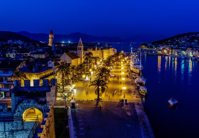 Apartamento en Okrug Donji - Apartamento en Okrug Donji con Seaview, Balcón, Acondicionador, WIFI (5166-1) Apartamento en Okrug Donji - Apartamento en Okrug Donji con Seaview, Balcón, Acondicionador, WIFI (5166-1)