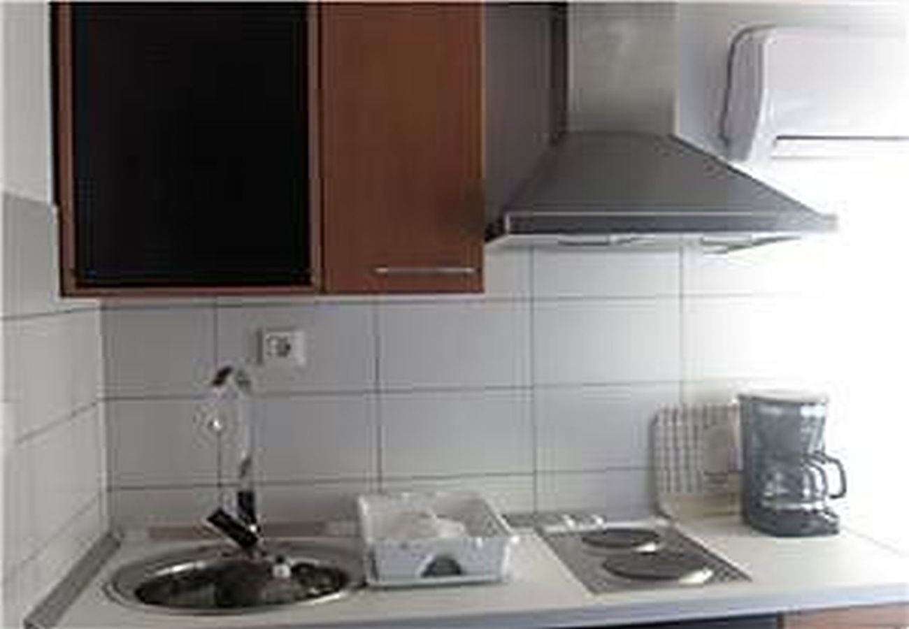 Apartamento en Ražanj - Apartamento en Ražanj con Terraza, Acondicionador, WIFI, Lavadora (4773-4)