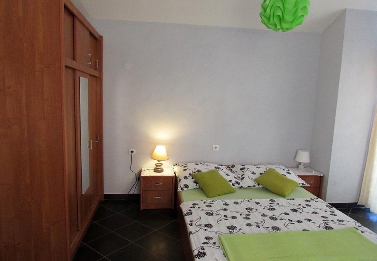 Apartamento en Ražanj - Apartamento en Ražanj con Terraza, Acondicionador, WIFI, Lavadora (4773-4)