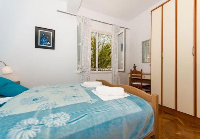 Apartamento en Okrug Gornji - Apartamento en Okrug Gornji con Seaview, Balcón, Acondicionador, WIFI (5167-2) Apartamento en Okrug Gornji - Apartamento en Okrug Gornji con Seaview, Balcón, Acondicionador, WIFI (5167-2)