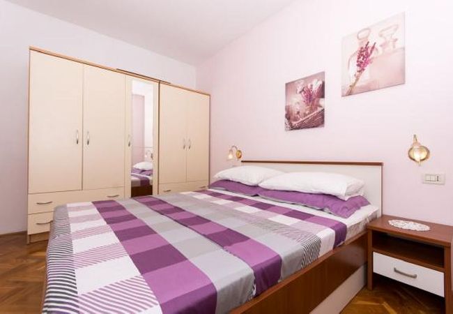 Apartamento en Okrug Gornji - Apartamento en Okrug Gornji con Seaview, Balcón, Acondicionador, WIFI (5167-2) Apartamento en Okrug Gornji - Apartamento en Okrug Gornji con Seaview, Balcón, Acondicionador, WIFI (5167-2)