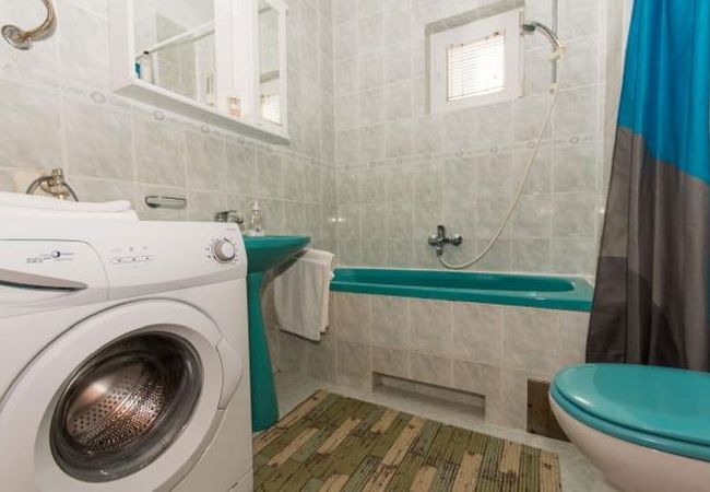 Apartamento en Okrug Gornji - Apartamento en Okrug Gornji con Seaview, Balcón, Acondicionador, WIFI (5167-2) Apartamento en Okrug Gornji - Apartamento en Okrug Gornji con Seaview, Balcón, Acondicionador, WIFI (5167-2)