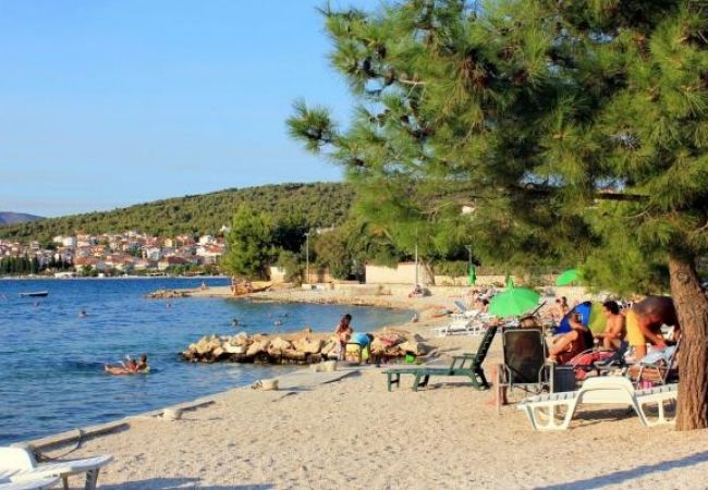 Apartamento en Okrug Gornji - Apartamento en Okrug Gornji con Seaview, Balcón, Acondicionador, WIFI (5167-2) Apartamento en Okrug Gornji - Apartamento en Okrug Gornji con Seaview, Balcón, Acondicionador, WIFI (5167-2)