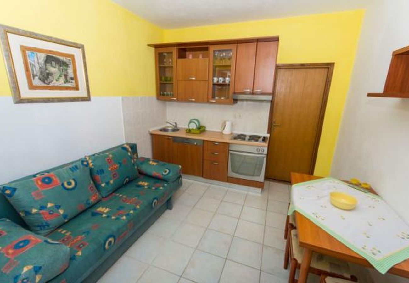 Apartamento en Okrug Gornji - Apartamento en Okrug Gornji con Terraza, Acondicionador, WIFI, Lavadora (5167-1)