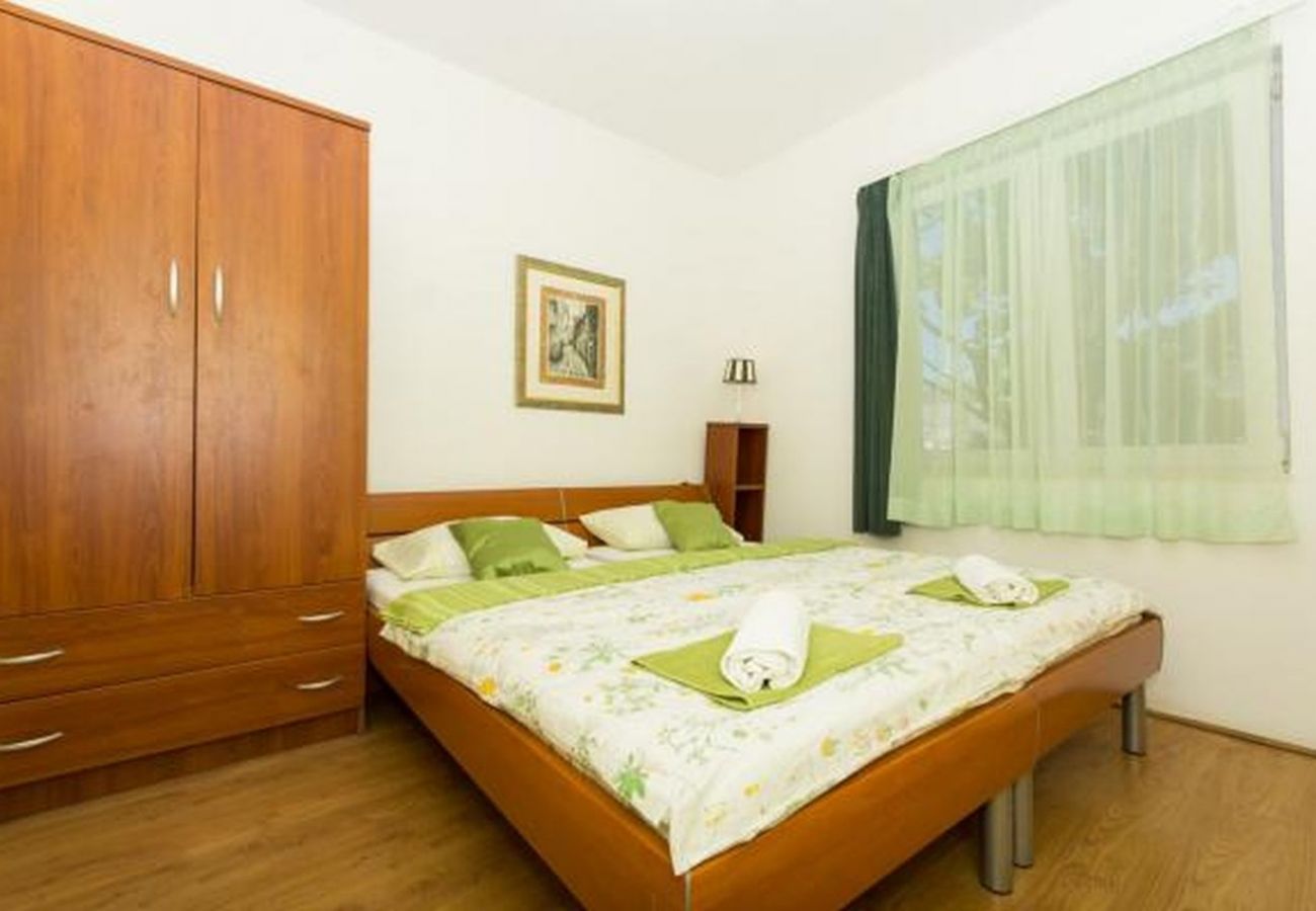 Apartamento en Okrug Gornji - Apartamento en Okrug Gornji con Terraza, Acondicionador, WIFI, Lavadora (5167-1)