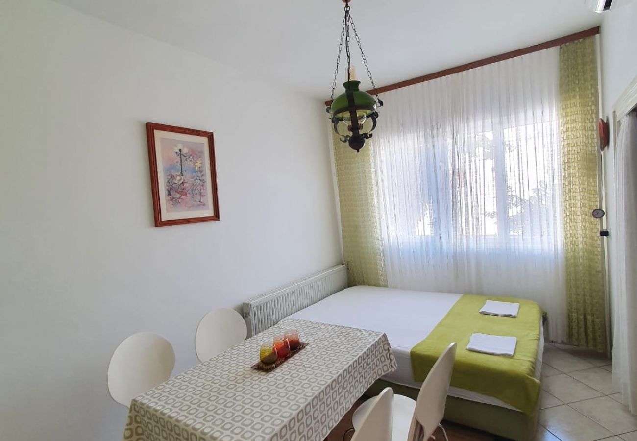 Apartamento en Sibenik - Apartamento en Brodarica con Terraza, Acondicionador, WIFI, Lavavajillas (5185-1)