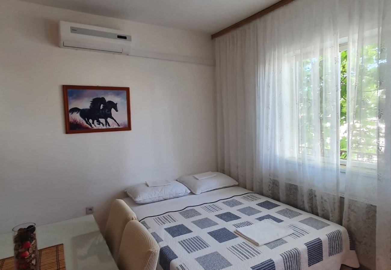 Apartamento en Sibenik - Apartamento en Brodarica con Balcón, Acondicionador, WIFI (5185-2)