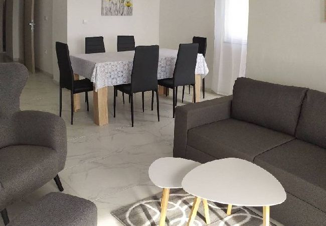 Apartamento en Okrug Gornji - Apartamento en Okrug Gornji con Seaview, Balcón, Acondicionador, WIFI (5059-4) Apartamento en Okrug Gornji - Apartamento en Okrug Gornji con Seaview, Balcón, Acondicionador, WIFI (5059-4)