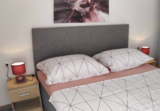 Apartamento en Okrug Gornji - Apartamento en Okrug Gornji con Seaview, Balcón, Acondicionador, WIFI (5059-4) Apartamento en Okrug Gornji - Apartamento en Okrug Gornji con Seaview, Balcón, Acondicionador, WIFI (5059-4)