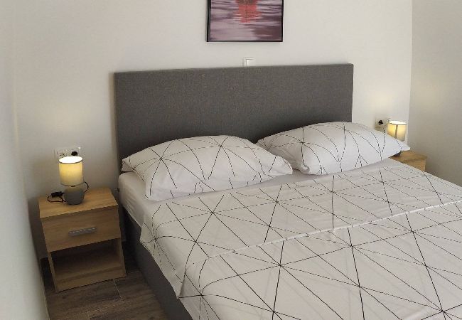 Apartamento en Okrug Gornji - Apartamento en Okrug Gornji con Seaview, Balcón, Acondicionador, WIFI (5059-4) Apartamento en Okrug Gornji - Apartamento en Okrug Gornji con Seaview, Balcón, Acondicionador, WIFI (5059-4)