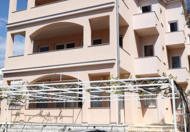 Apartamento en Okrug Gornji - Apartamento en Okrug Gornji con Seaview, Balcón, Acondicionador, WIFI (5059-4) Apartamento en Okrug Gornji - Apartamento en Okrug Gornji con Seaview, Balcón, Acondicionador, WIFI (5059-4)