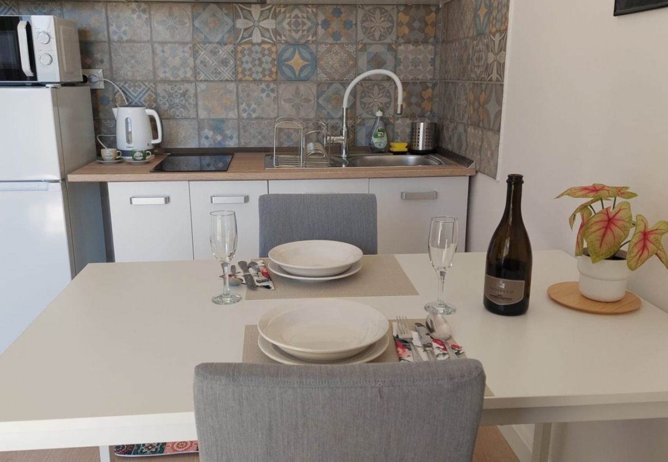 Apartamento en Žaborić - Apartamento en Žaborić con Seaview, Balcón, Acondicionador, WIFI (5177-4)