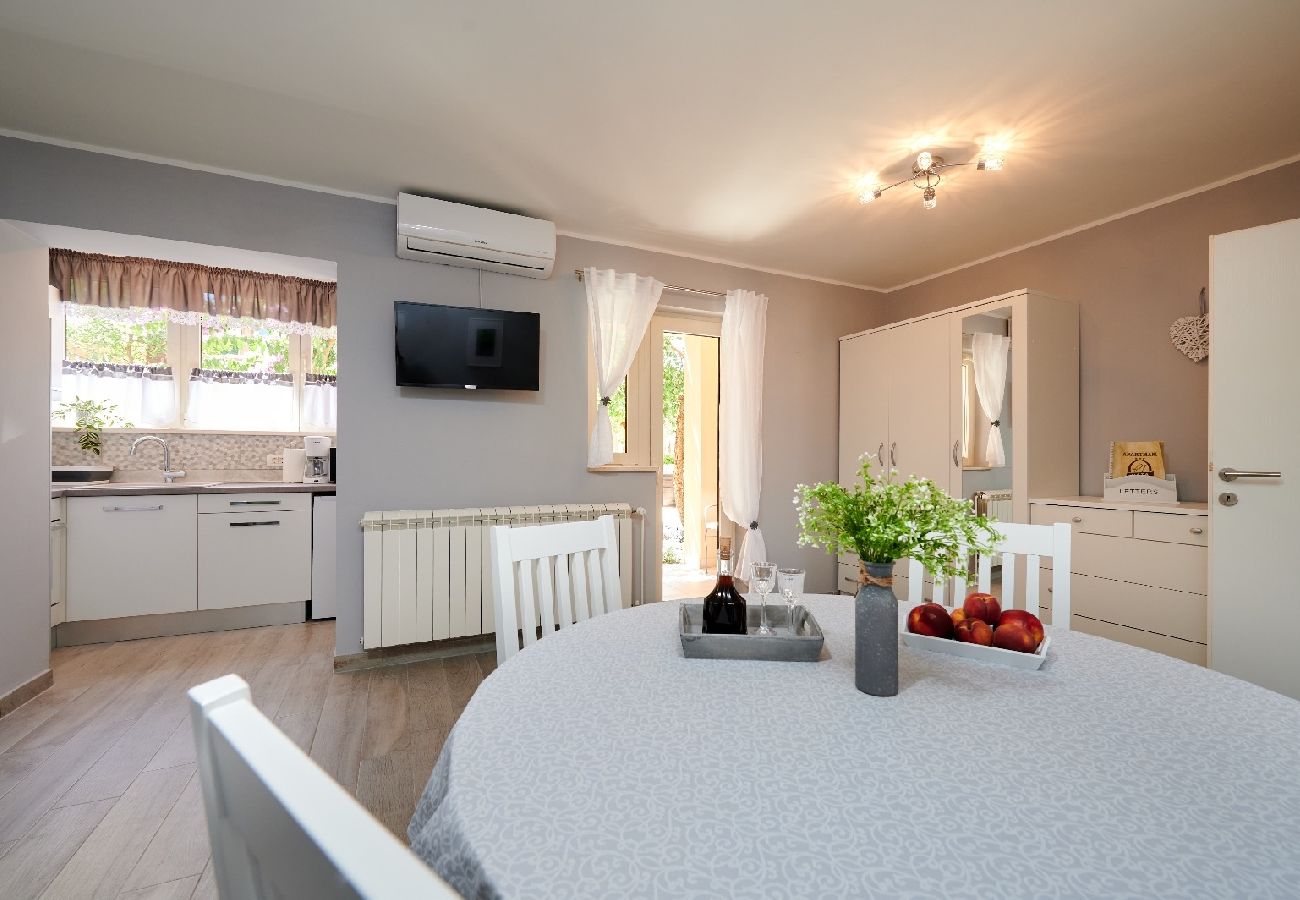 Apartamento en Trogir - Apartamento en Trogir con Balcón, Acondicionador, WIFI, Lavadora (5058-3)