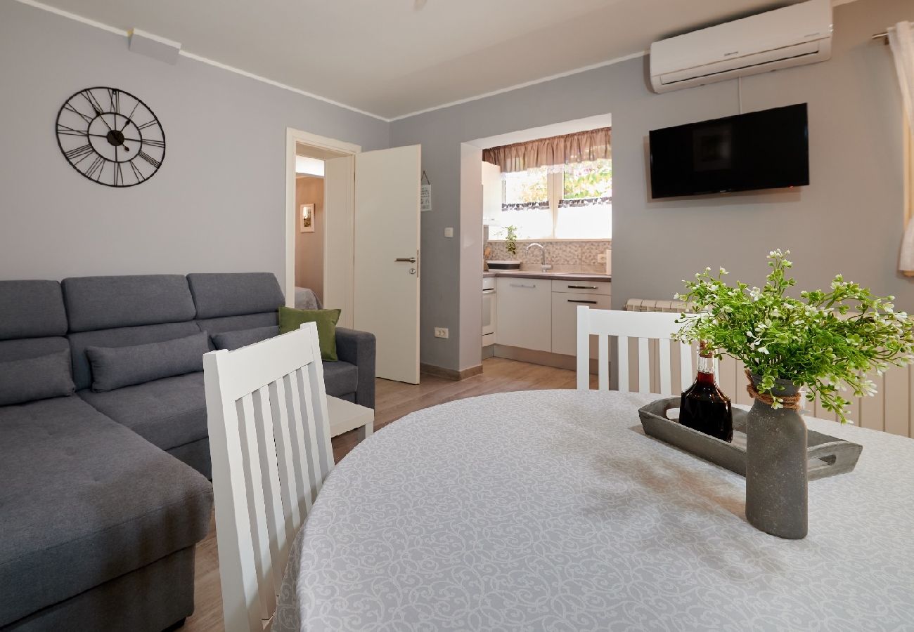 Apartamento en Trogir - Apartamento en Trogir con Balcón, Acondicionador, WIFI, Lavadora (5058-3)