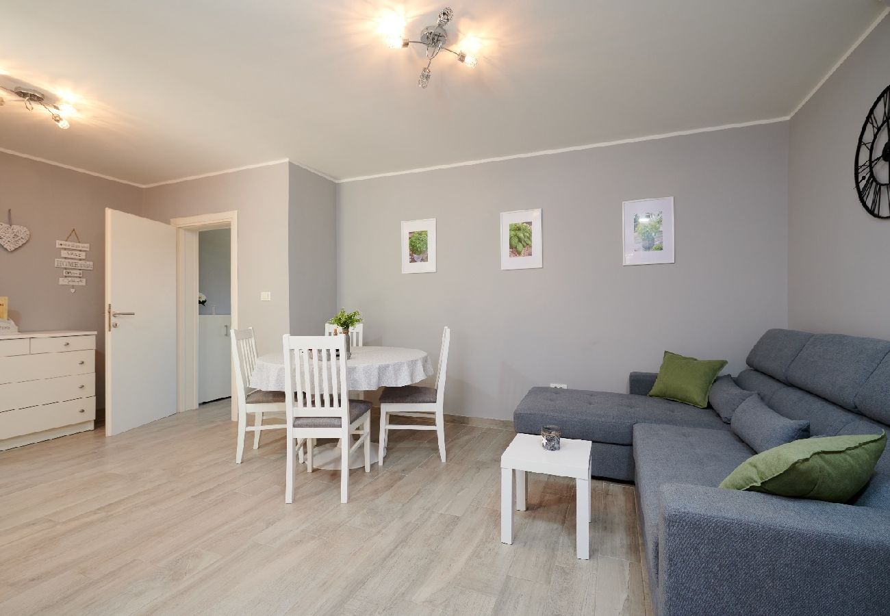 Apartamento en Trogir - Apartamento en Trogir con Balcón, Acondicionador, WIFI, Lavadora (5058-3)