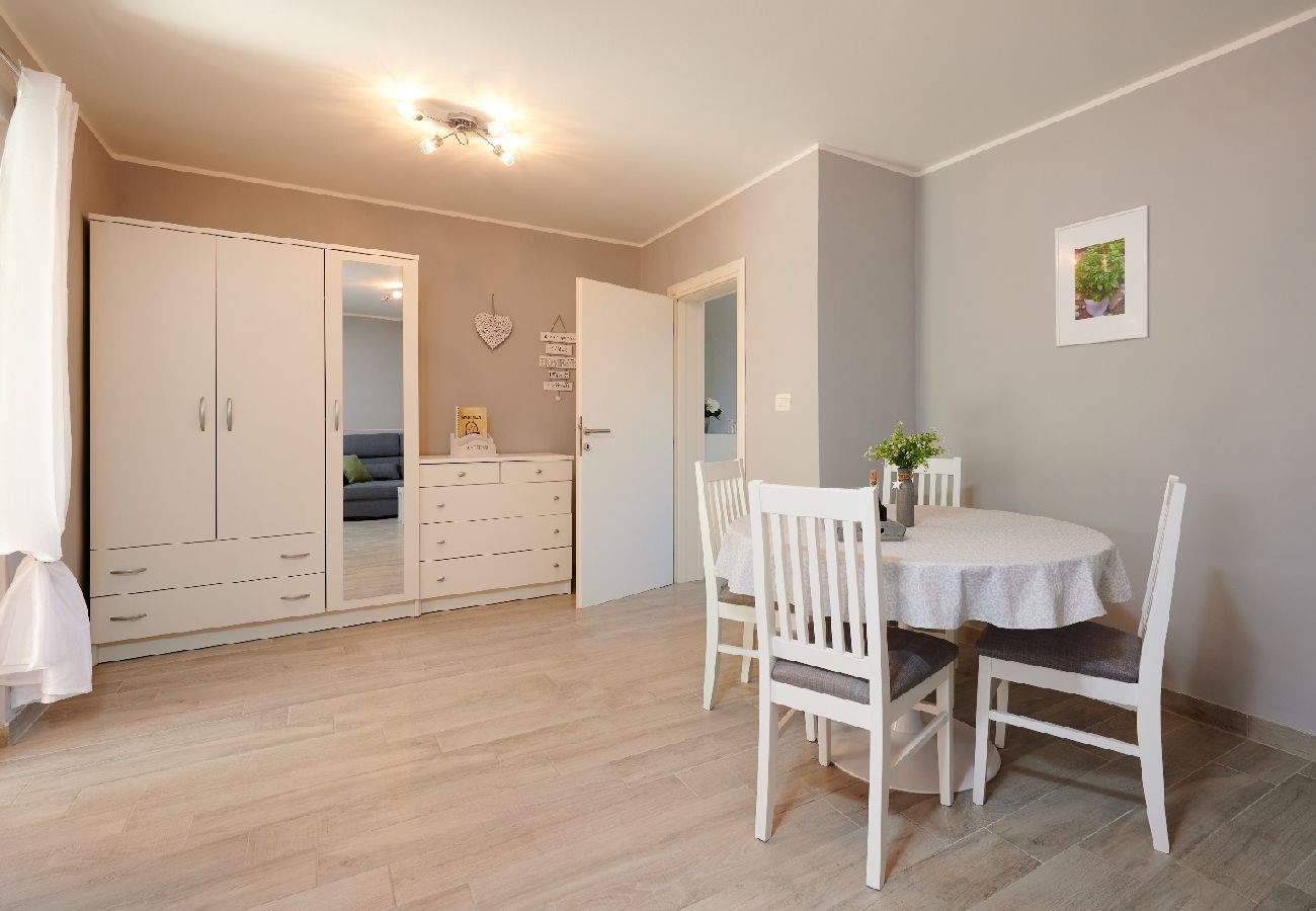 Apartamento en Trogir - Apartamento en Trogir con Balcón, Acondicionador, WIFI, Lavadora (5058-3)