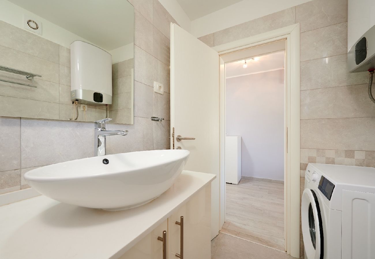 Apartamento en Trogir - Apartamento en Trogir con Balcón, Acondicionador, WIFI, Lavadora (5058-3)