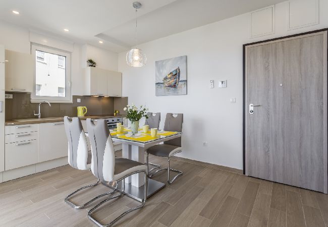 Apartamento en Podstrana - Apartamento en Podstrana-Sv.Martin con Seaview, Balcón, Acondicionador, WIFI (4777-3) Apartamento en Podstrana - Apartamento en Podstrana-Sv.Martin con Seaview, Balcón, Acondicionador, WIFI (4777-3)