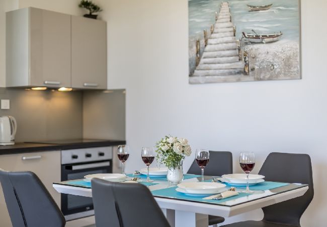 Apartamento en Podstrana - Apartamento en Podstrana-Sv.Martin con Balcón, Acondicionador, WIFI, Lavadora (4777-2) Apartamento en Podstrana - Apartamento en Podstrana-Sv.Martin con Balcón, Acondicionador, WIFI, Lavadora (4777-2)