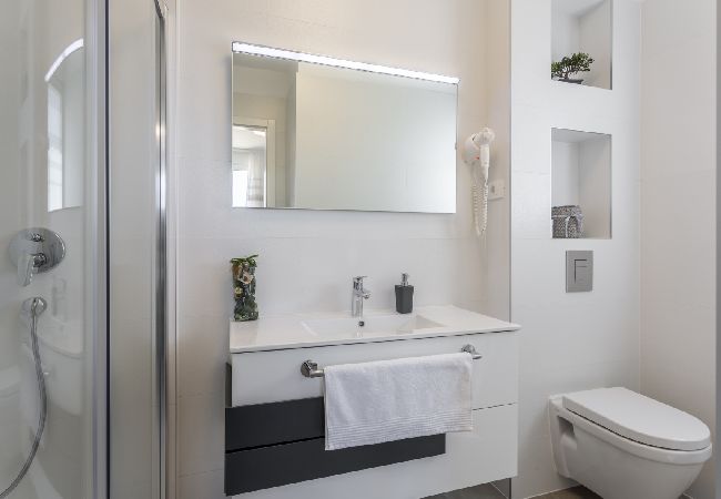 Apartamento en Podstrana - Apartamento en Podstrana-Sv.Martin con Balcón, Acondicionador, WIFI, Lavadora (4777-2) Apartamento en Podstrana - Apartamento en Podstrana-Sv.Martin con Balcón, Acondicionador, WIFI, Lavadora (4777-2)